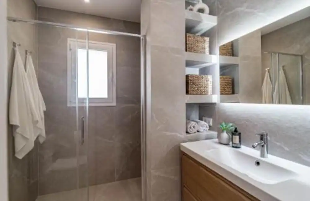 Bathroom of Ground floor for rent in Marbella  with Air Conditioner, Private garden and Terrace