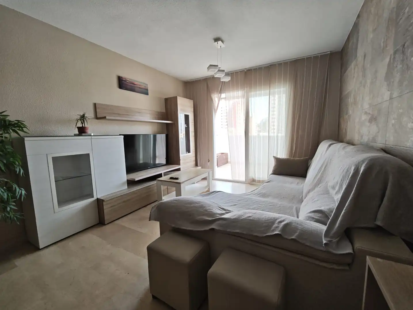 Sala de estar de Apartamento en venta en Finestrat con Terraza, Horno y Piscina comunitaria