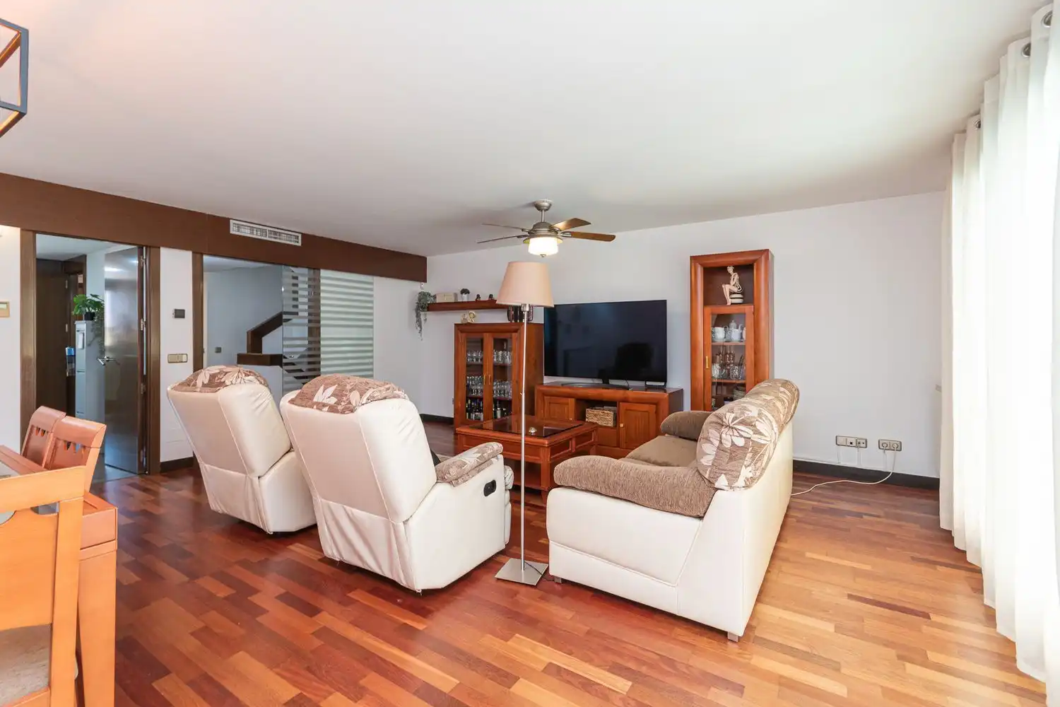 Living room of Detached homes for sale in Fuenlabrada  with Air Conditioner, Heating and Storage room