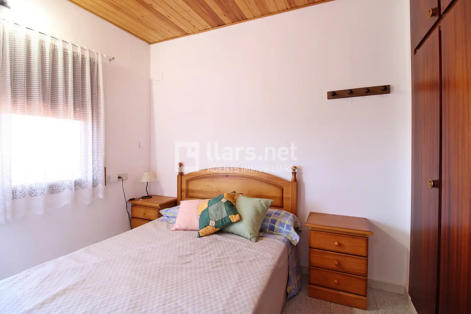 Schlafzimmer von Einfamilien-Reihenhaus zum Verkauf in Cubelles mit Klimaanlage, Heizung und Privatgarten