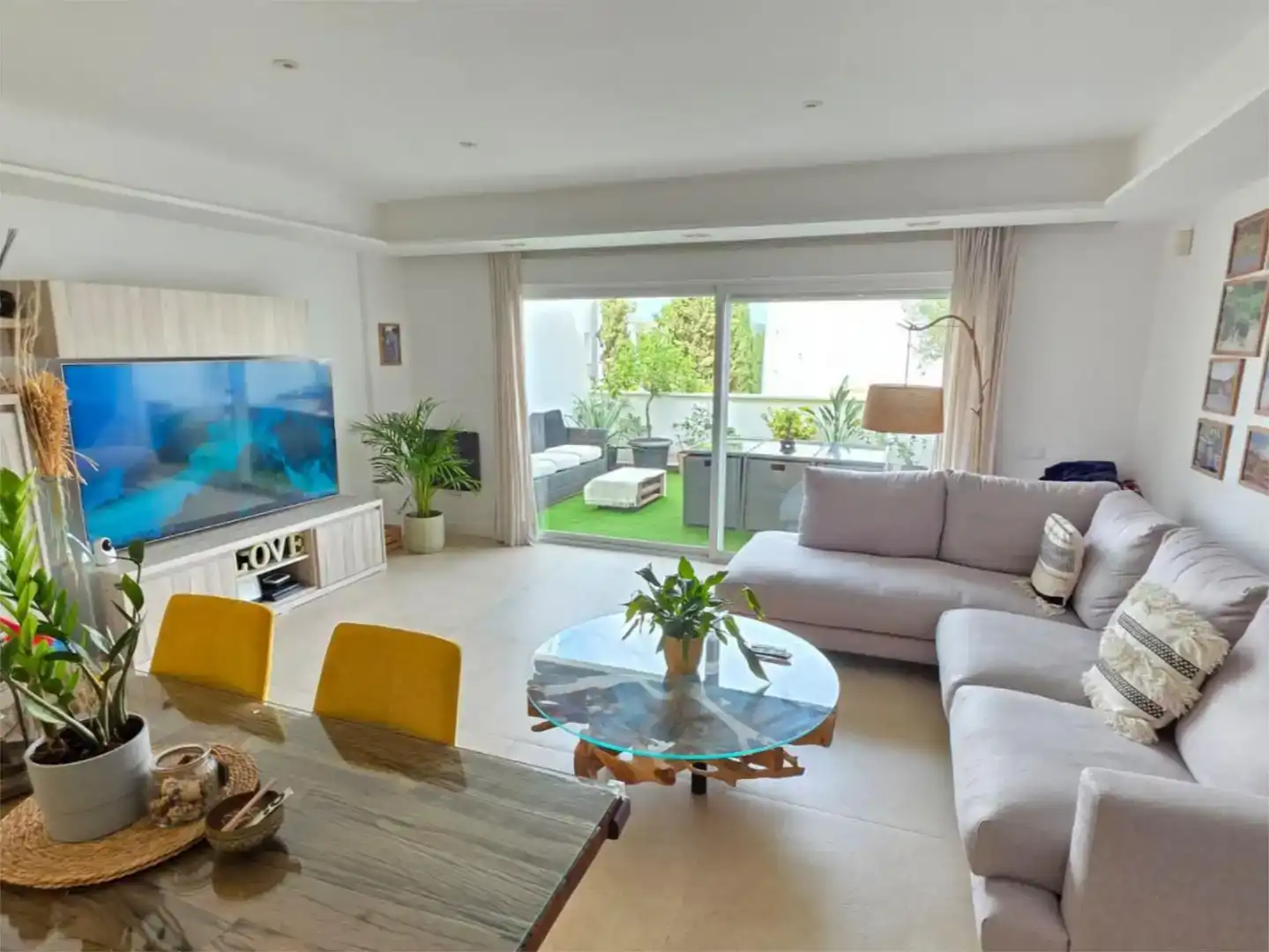 Sala d'estar de Casa adosada en venda en Santa Eulària des Riu amb Aire condicionat, Piscina i Balcó