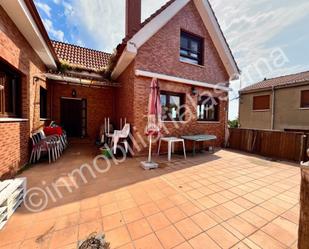 Terrassa de Casa o xalet en venda en Santovenia de la Valdoncina amb Calefacció, Jardí privat i Terrassa