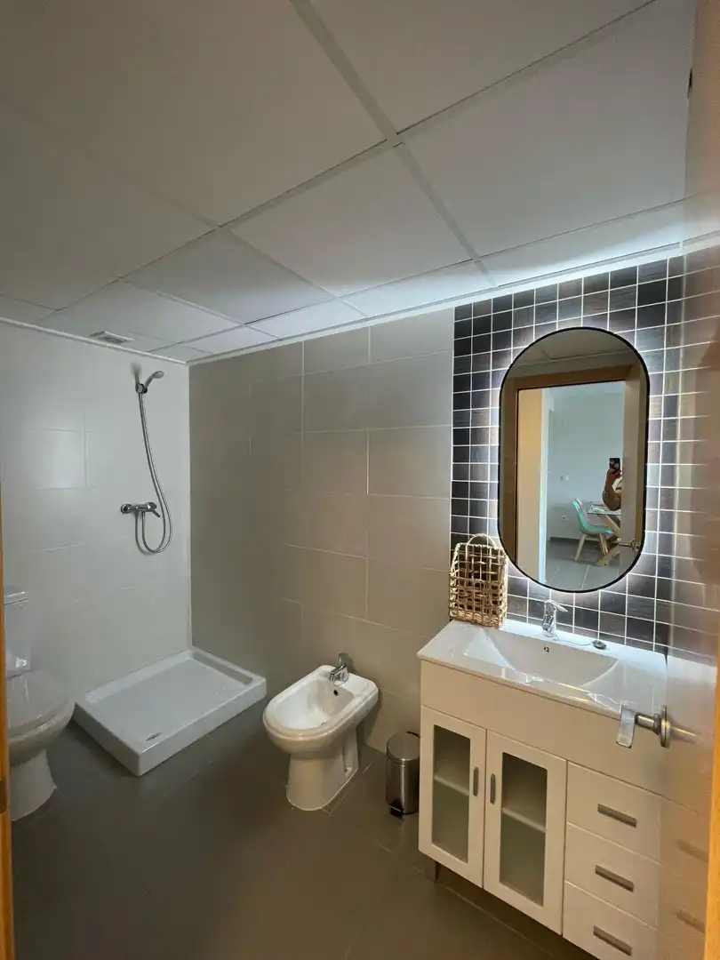 Baño de Piso de alquiler en Moncofa con Jardín privado, Terraza y Amueblado
