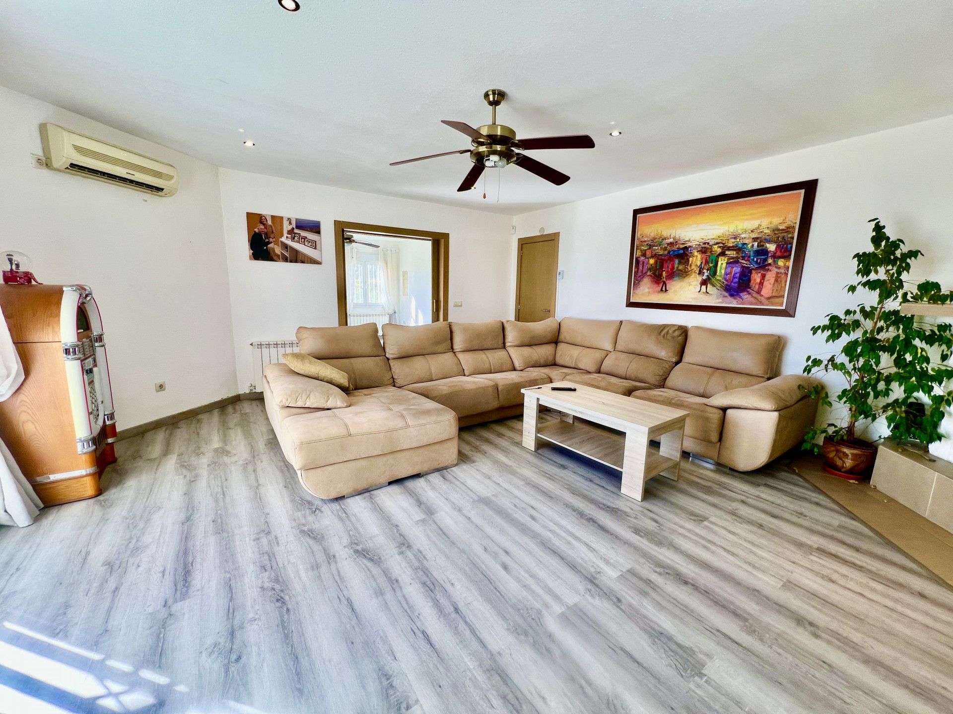 Sala d'estar de Casa o xalet en venda en Felix amb Aire condicionat, Calefacció i Jardí privat