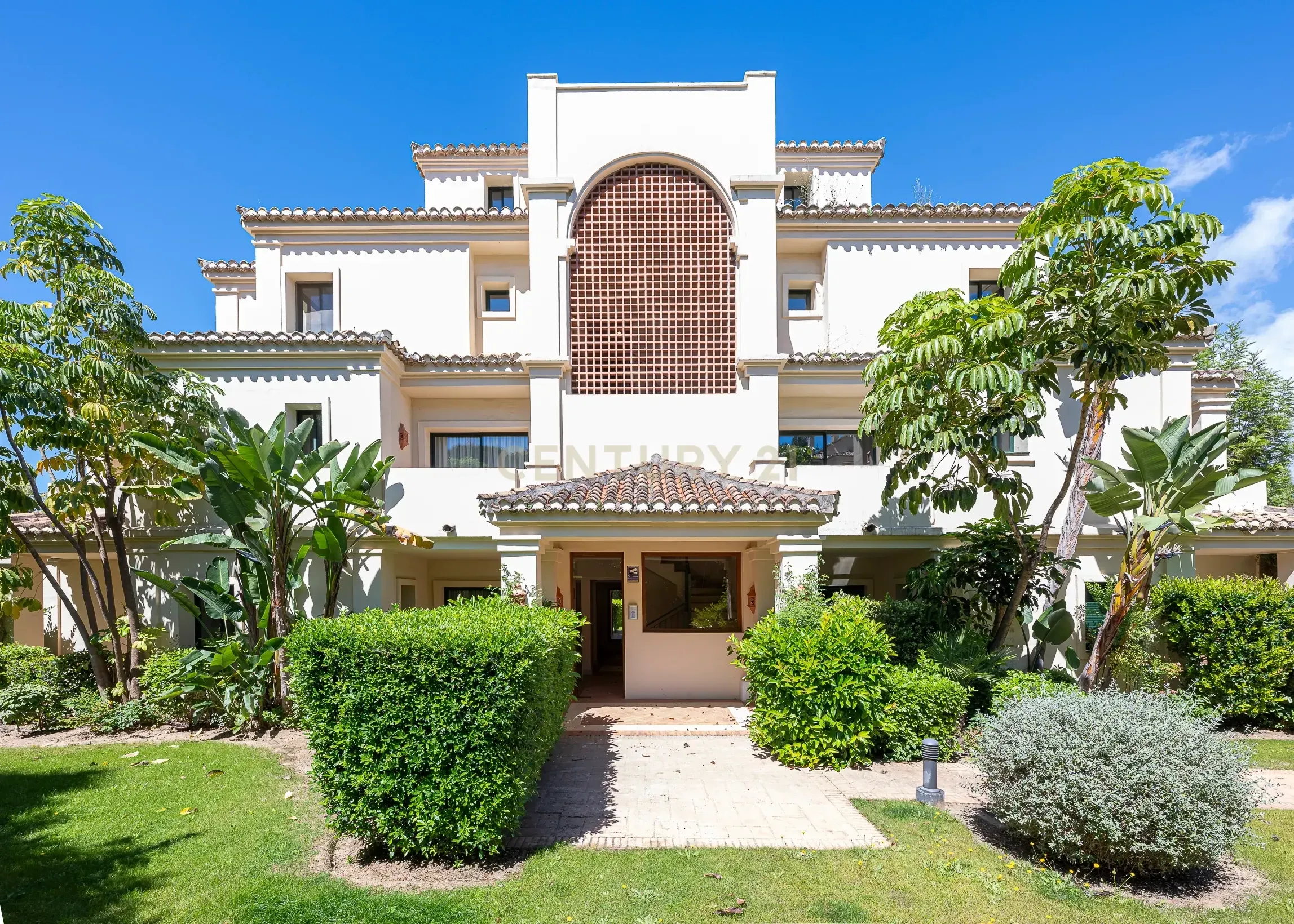 Exterior view of Flat for sale in Benahavís  with Air Conditioner and Swimming Pool