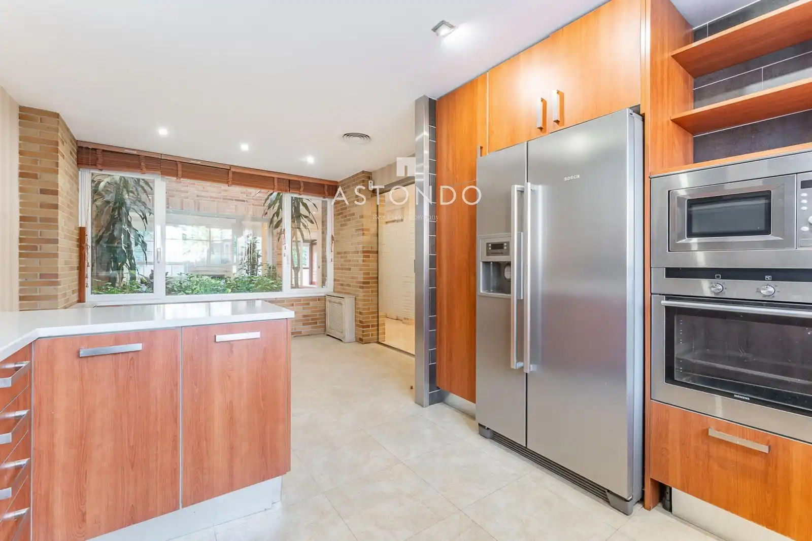 Cocina de Casa adosada en venta en Madrid con Aire acondicionado, Calefacción y Terraza