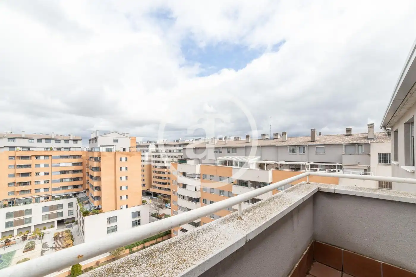 Attic for rent in Calle Fuente Cisneros, Parque Oeste - Fuente Cisneros