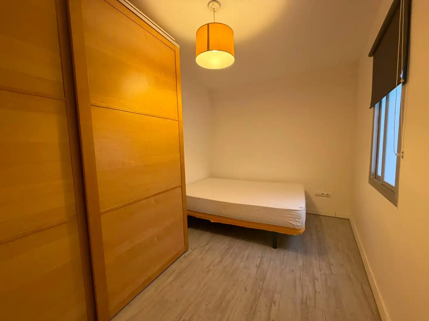 Habitación de Piso de alquiler en Córdoba con Aire acondicionado, Trastero y Amueblado