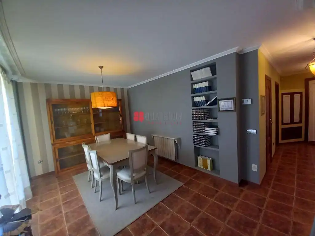 Comedor de Casa o chalet de alquiler en Santiago de Compostela  con Calefacción, Jardín privado y Trastero