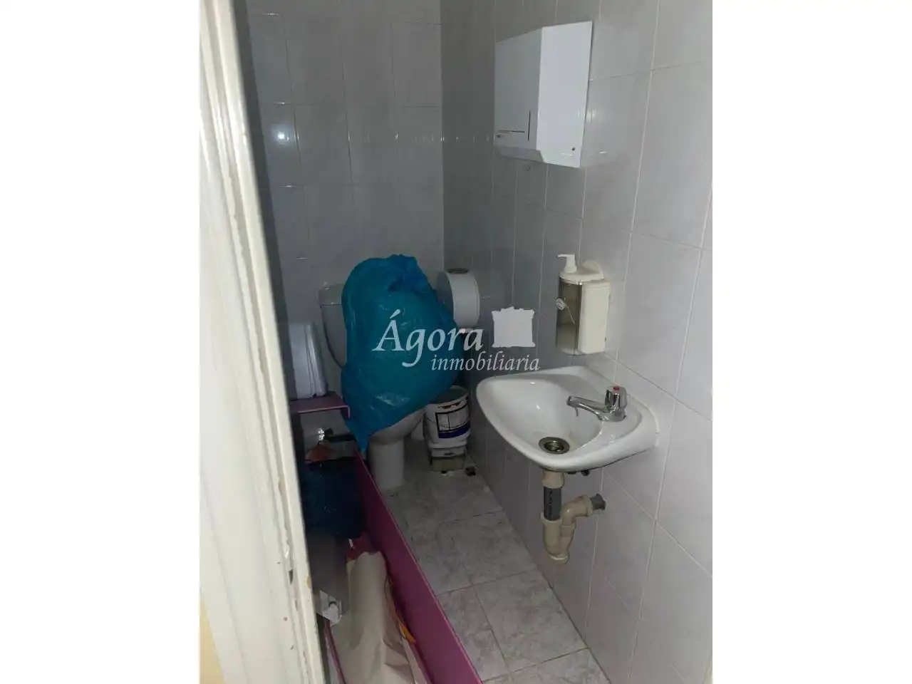 Bathroom of Commercial properties for rent in Cigales