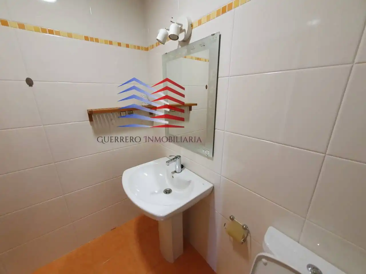 Badezimmer von Wohnung zur Miete in Ourense Capital  mit Heizung, Parkett und Terrasse
