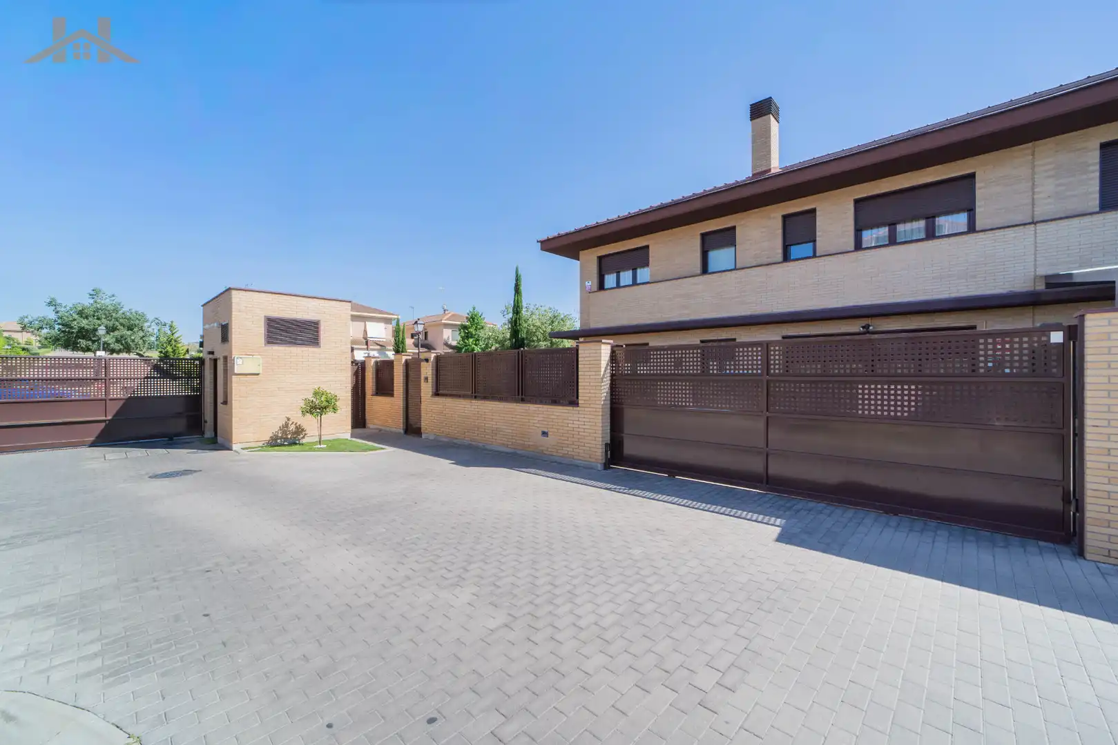 Exterior view of Detached homes for sale in Villaviciosa de Odón  with Air Conditioner, Heating and Private garden