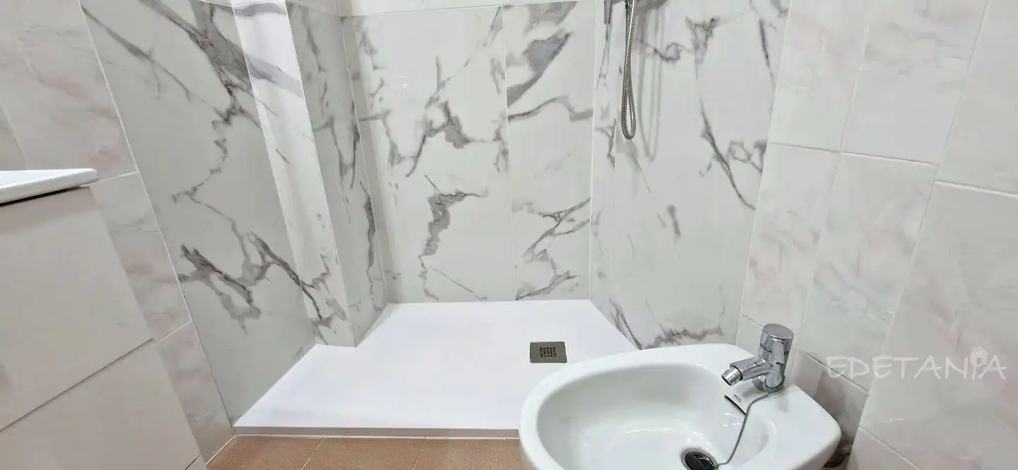 Bathroom of Flat for share in Moncada, Valencia