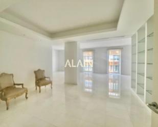 Flat for sale in  Valencia Capital  with Air Conditioner, Heating and Balcony