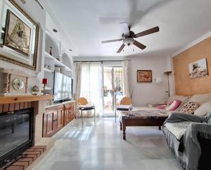 Sala d'estar de Casa adosada en venda en Marbella amb Calefacció, Parquet i Terrassa