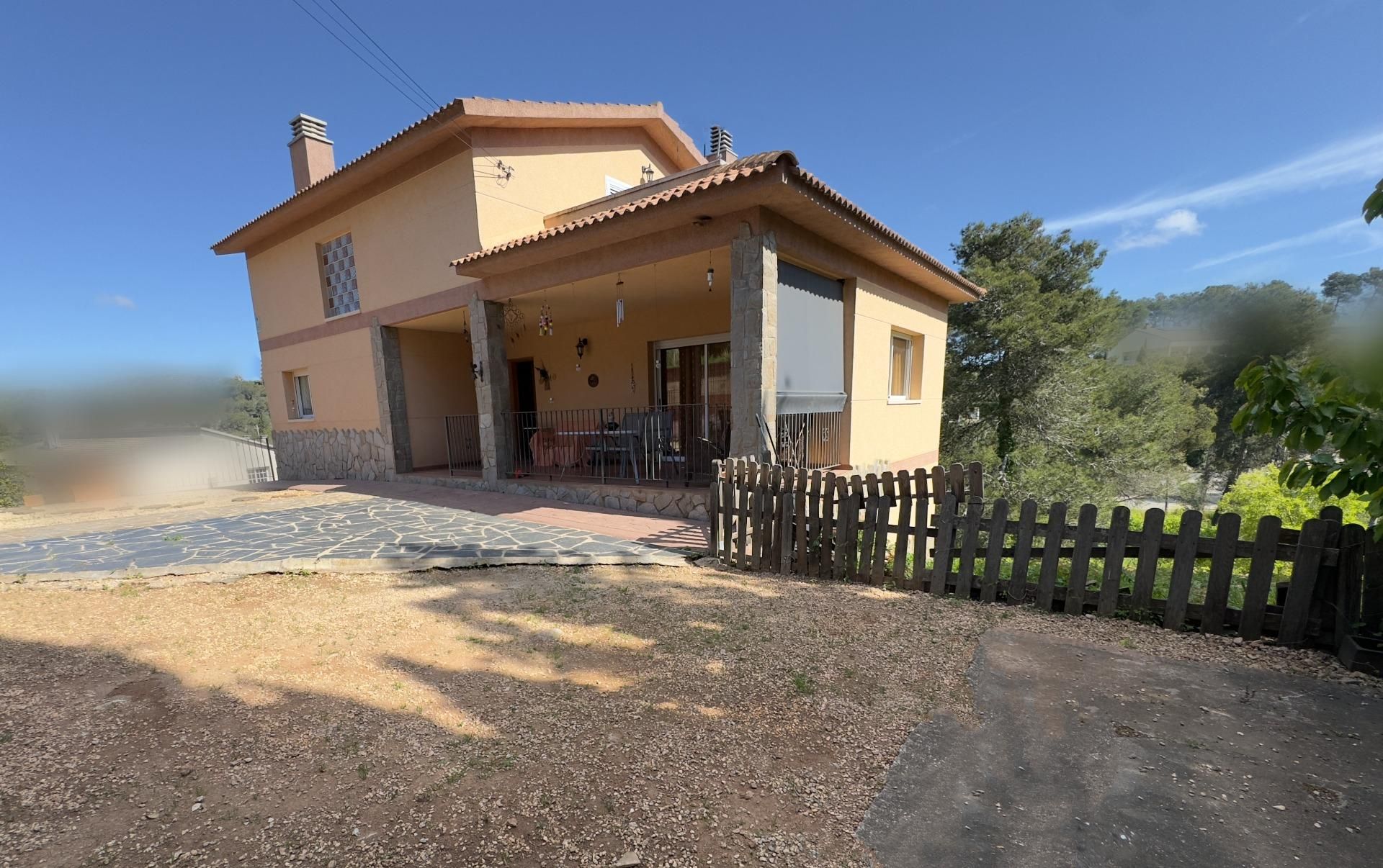 Vista exterior de Casa o xalet en venda en Vallirana amb Calefacció, Jardí privat i Terrassa