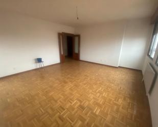 Sala d'estar de Pis en venda en Burgos Capital amb Calefacció, Parquet i Terrassa