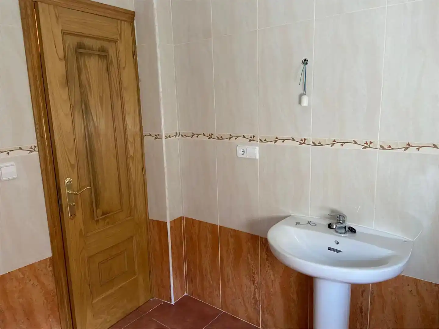 Bathroom of Country homes for sale in Parada de Sil  with Private garden, Parquet flooring and Storage room