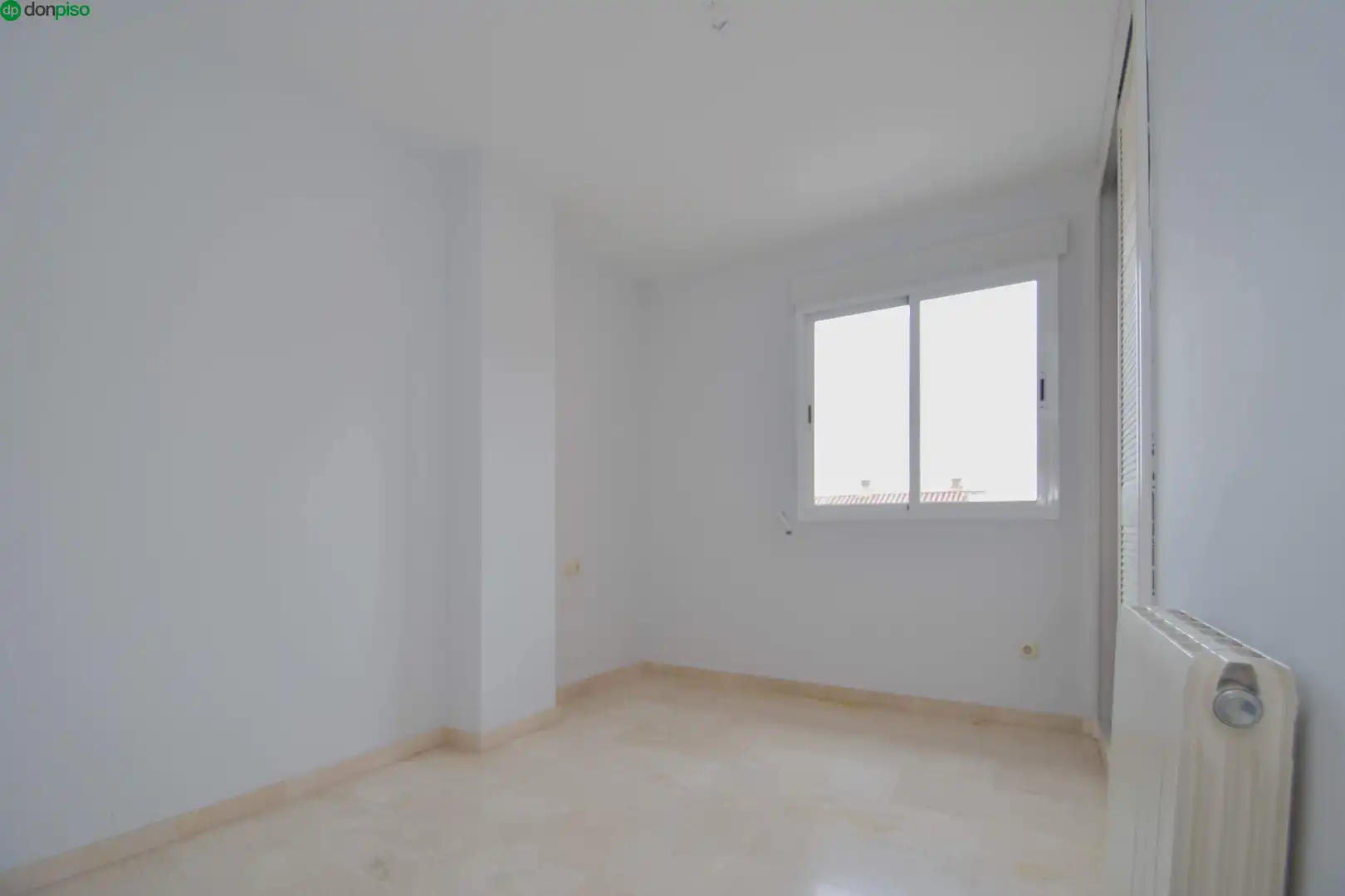 Bedroom of Attic for sale in Granada  with Heating, Private garden and Parquet flooring