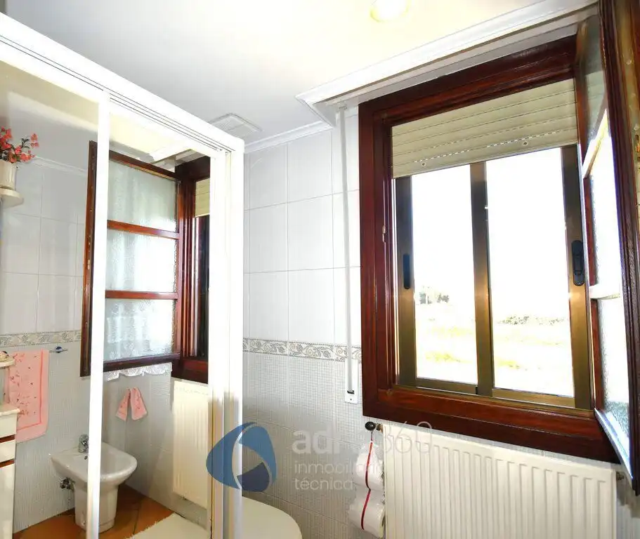Habitación de Casa adosada en venta en Lardero con Calefacción, Terraza y Trastero