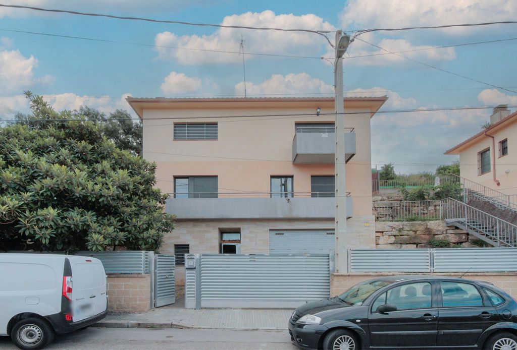 Vista exterior de Casa o chalet en venta en Rubí