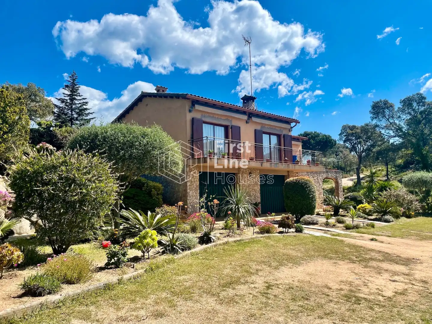 Vista exterior de Casa o xalet en venda en Lloret de Mar amb Calefacció, Terrassa i Traster