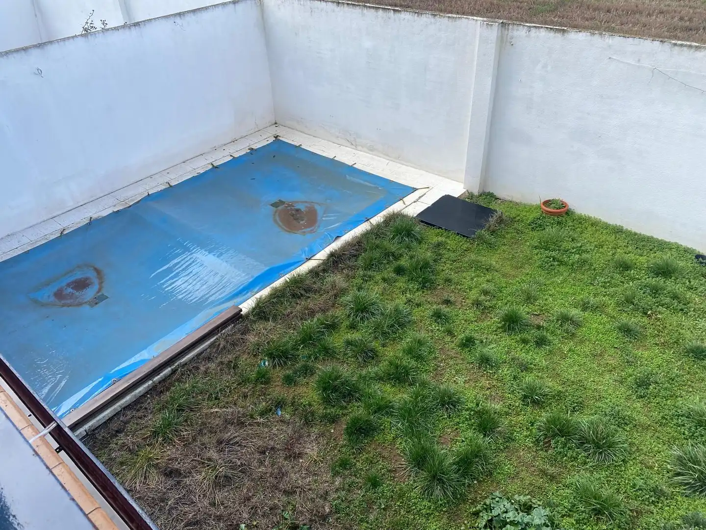 Piscina de Casa adosada en venta en Poblete con Aire acondicionado, Calefacción y Jardín privado