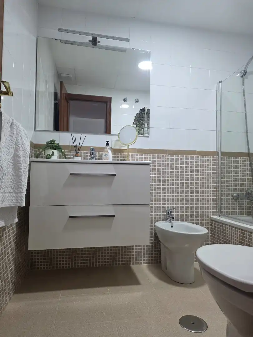 Baño de Casa adosada en venta en Utrera con Aire acondicionado, Jardín privado y Terraza