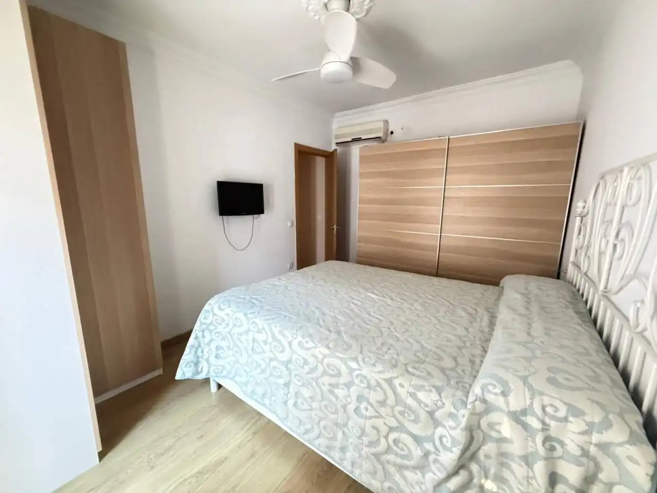 Dormitori de Casa o xalet en venda en Chiclana de la Frontera amb Aire condicionat i Terrassa