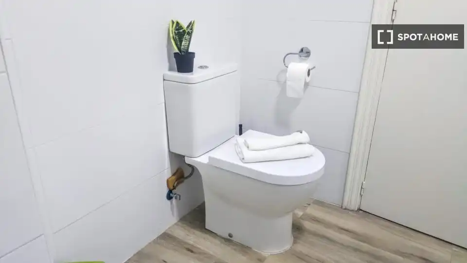 Baño de Piso de alquiler en Burjassot con Aire acondicionado, Calefacción y Amueblado