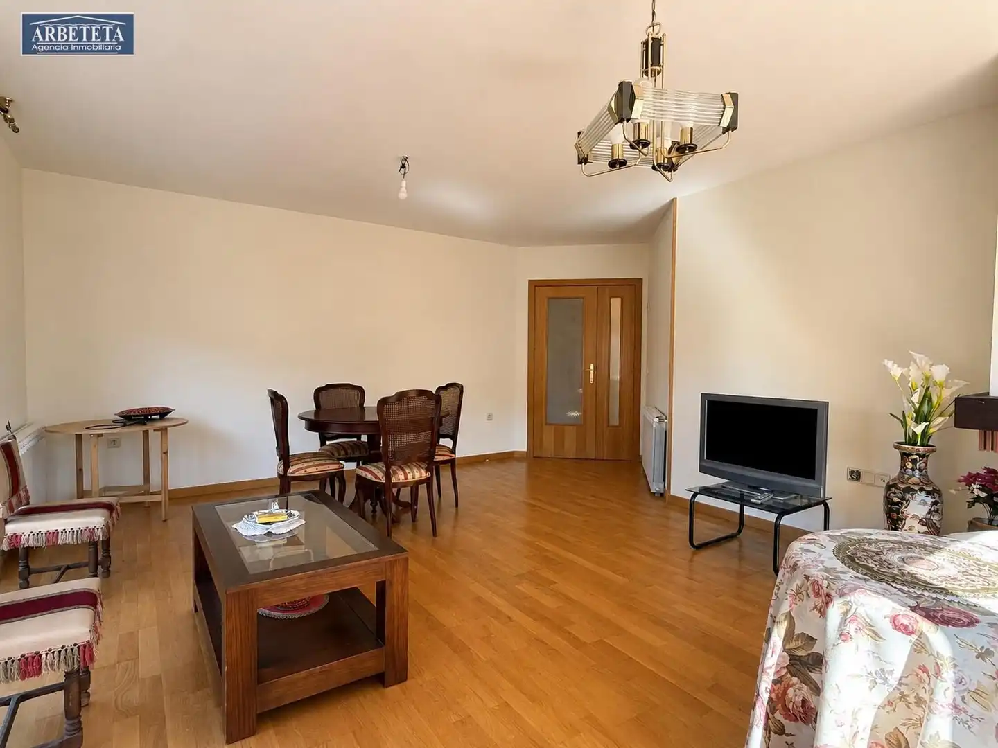 Wohnzimmer von Wohnung zum Verkauf in Sigüenza mit Heizung, Parkett und Gemeinschaftspool