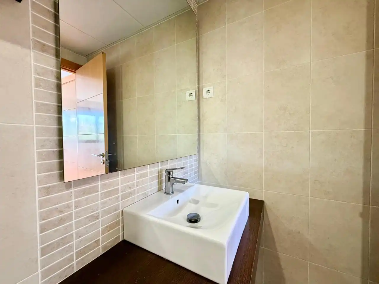 Baño de Piso en venta en Madrid con Aire acondicionado, Calefacción y Jardín privado