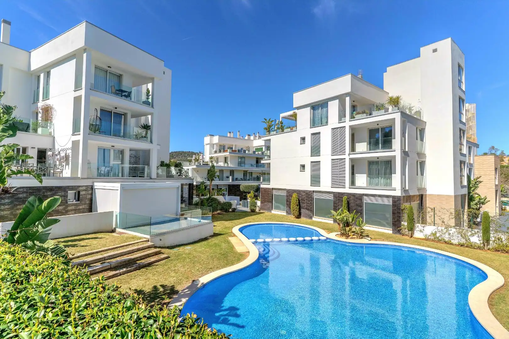 Vista exterior de Planta baixa en venda en Calvià amb Aire condicionat, Calefacció i Jardí privat
