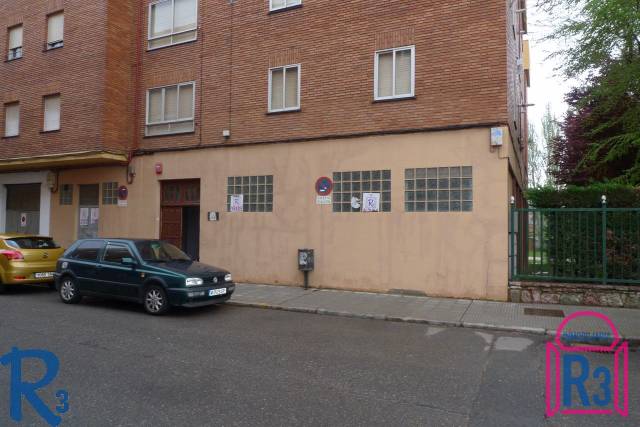 Local comercial en Alquiler en Cardenal Torquemada en Las Ventas