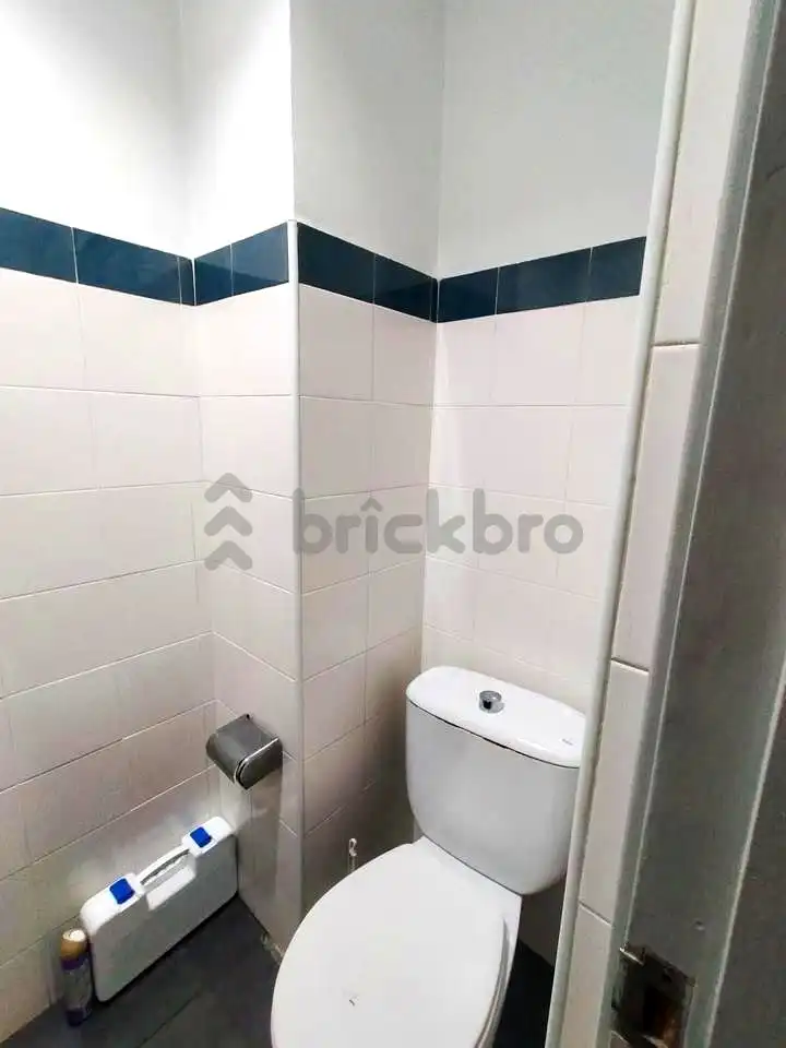 Bathroom of Commercial properties for sale in Barcelona  with Air Conditioner