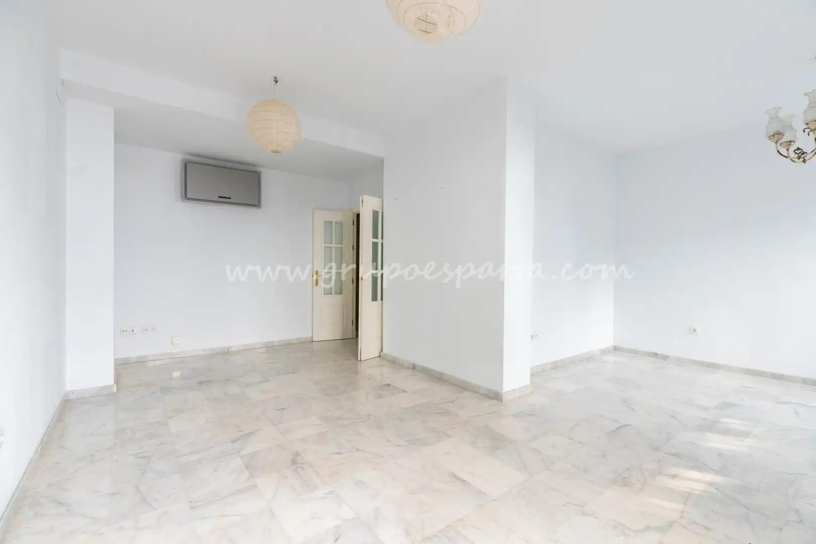 Detached homes for sale in Espartinas  with Air Conditioner, Heating and Oven