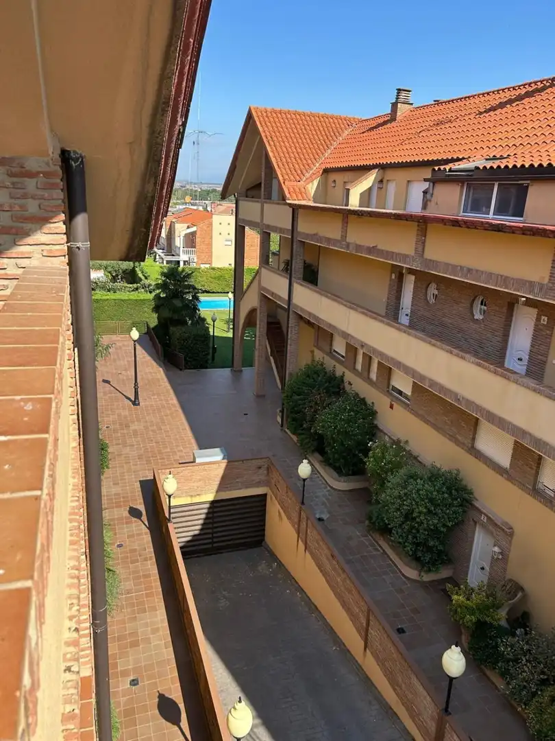 Terrassa de Dúplex en venda en Villamediana de Iregua amb Calefacció, Parquet i Terrassa