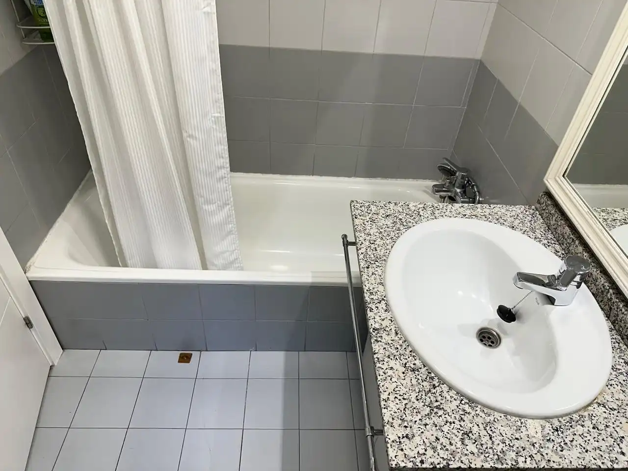 Bany de Planta baixa de lloguer en Madrid amb Calefacció