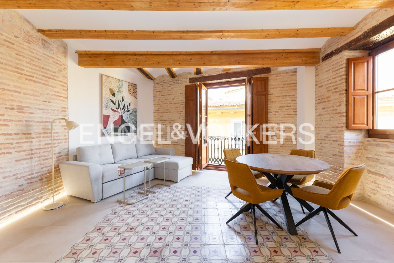 Exterior view of Apartment to rent in  Valencia Capital  with Air Conditioner, Heating and Furnished