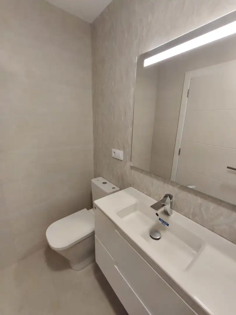 Baño de Apartamento en venta en Ourense Capital  con Aire acondicionado, Calefacción y Parquet
