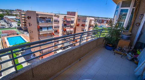 Piso junto al puerto con amplia terraza