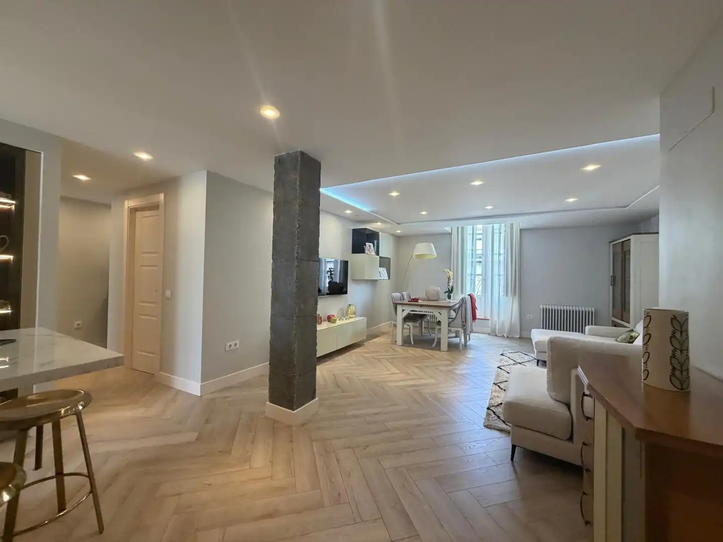 Sala d'estar de Pis en venda en Valladolid amb Calefacció, Parquet i Moblat