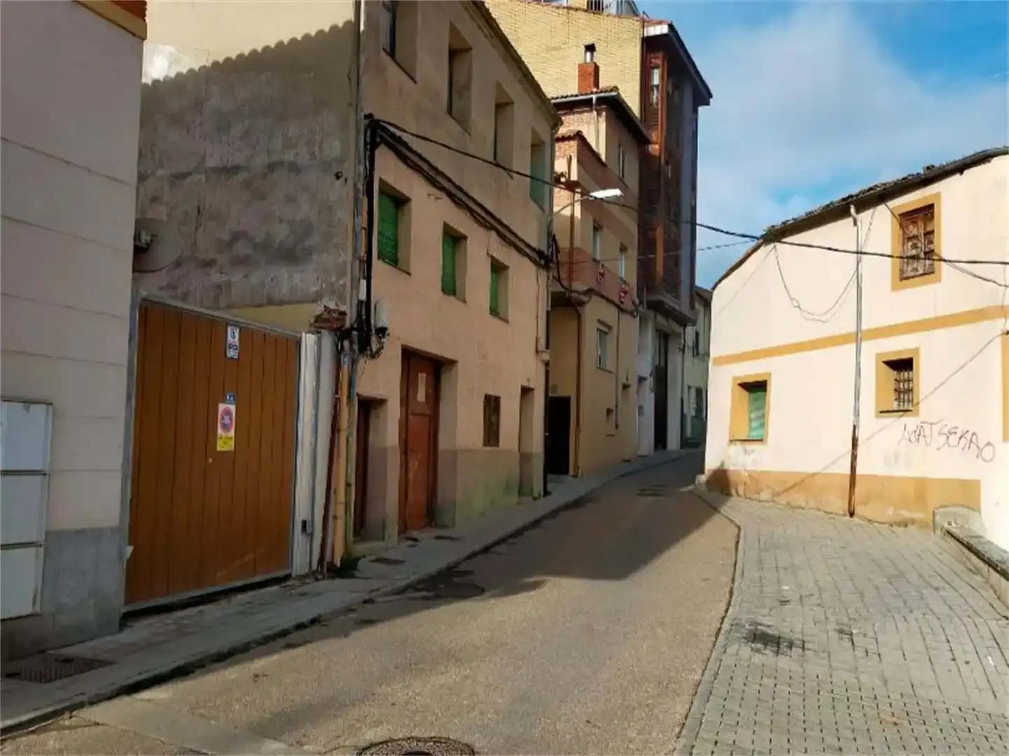 Vista exterior de Casa adosada en venda en Peñafiel