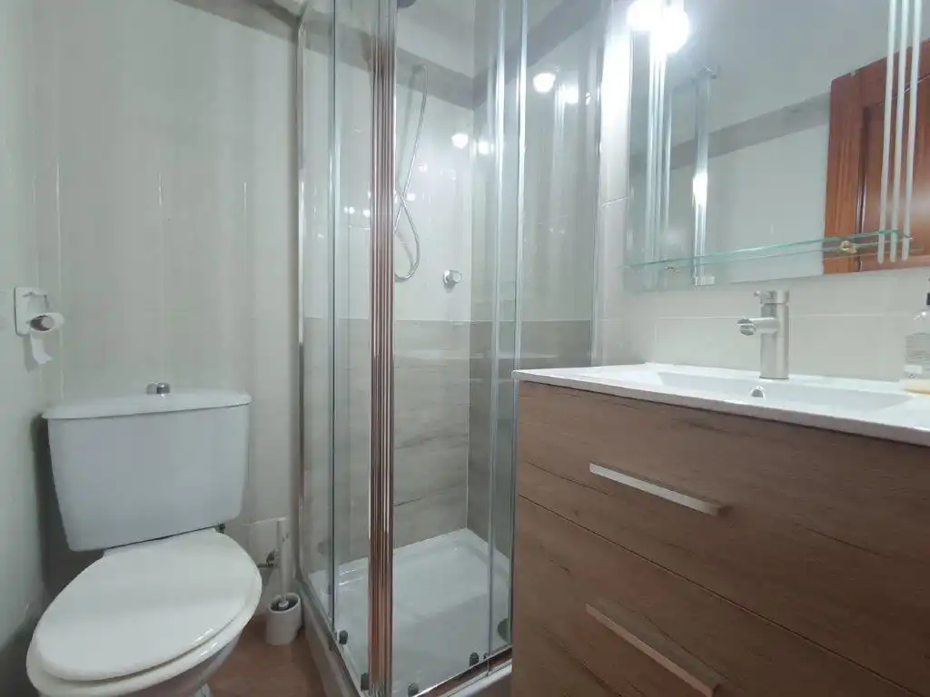 Badezimmer von Wohnung zur Miete in Málaga mit Klimaanlage, Heizung und Terrasse