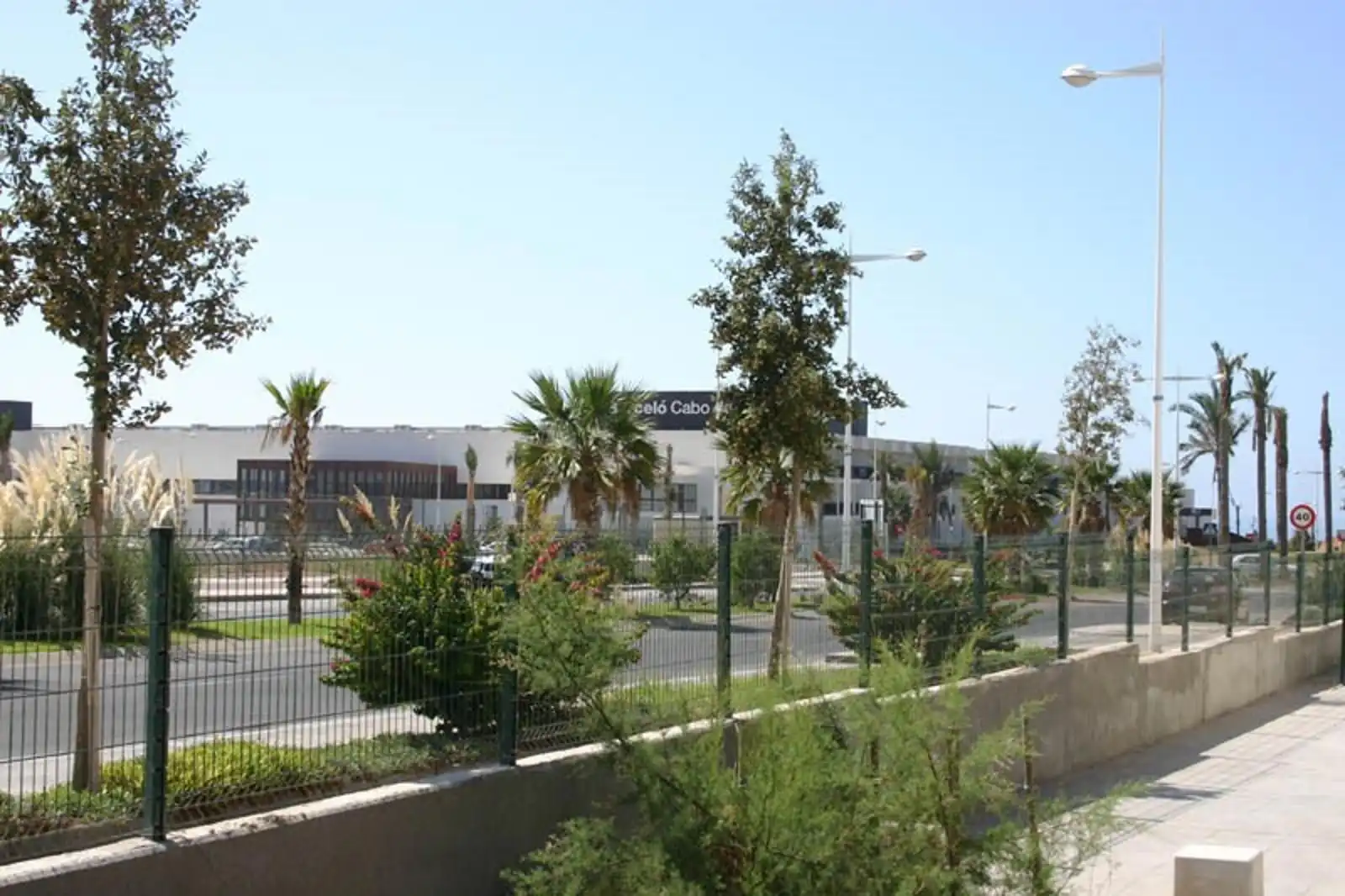 Vista exterior de Piso en venta en Almería con Trastero, Amueblado y Piscina comunitaria