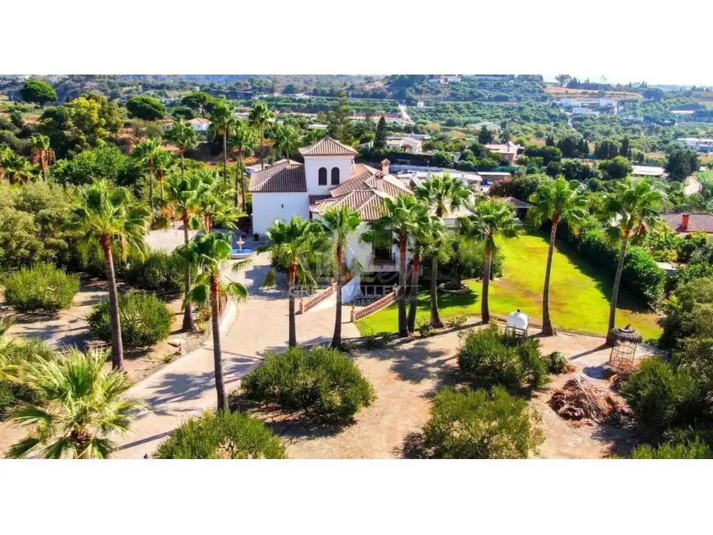 Vista exterior de Casa o chalet en venta en Rincón de la Victoria con Jardín privado, Terraza y Piscina