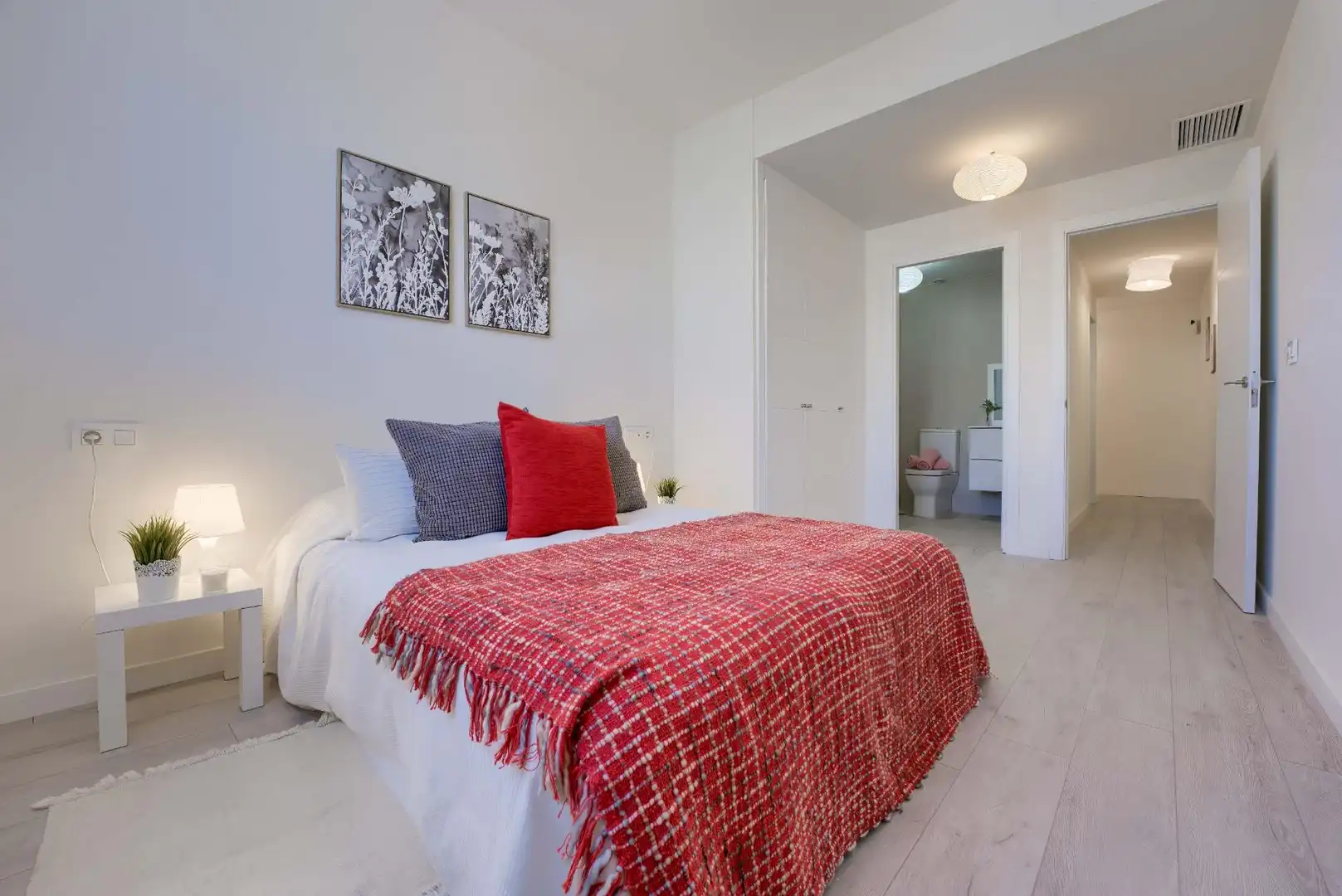 Bedroom of Flat for sale in Sevilla  with Air Conditioner and Terrace