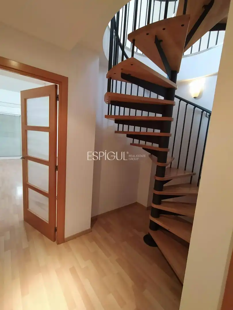 Maisonette zum Verkauf in Girona mit Klimaanlage, Heizung und Parkett