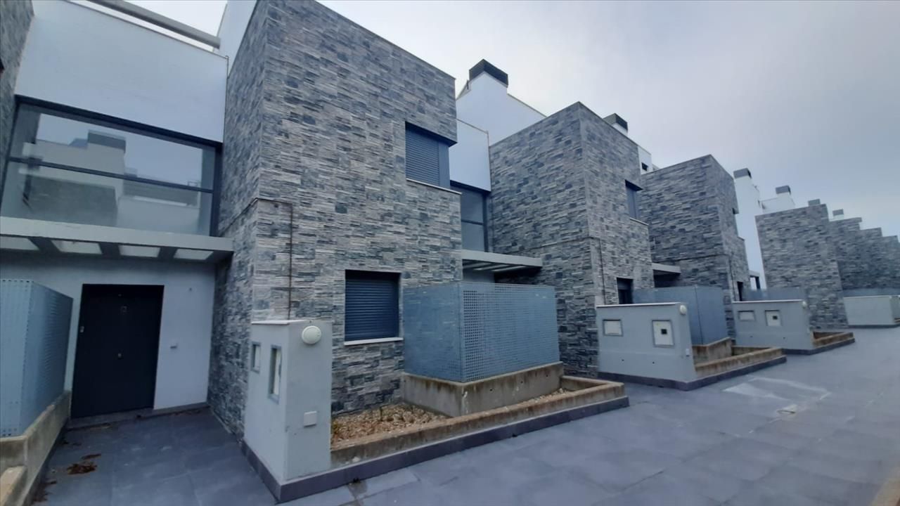 Exterior view of House or chalet for sale in Arroyo de la Encomienda  with Heating, Private garden and Terrace