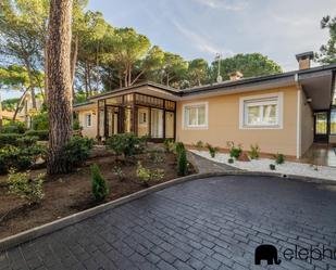 Vista exterior de Casa o xalet de lloguer en Boadilla del Monte amb Aire condicionat, Calefacció i Jardí privat